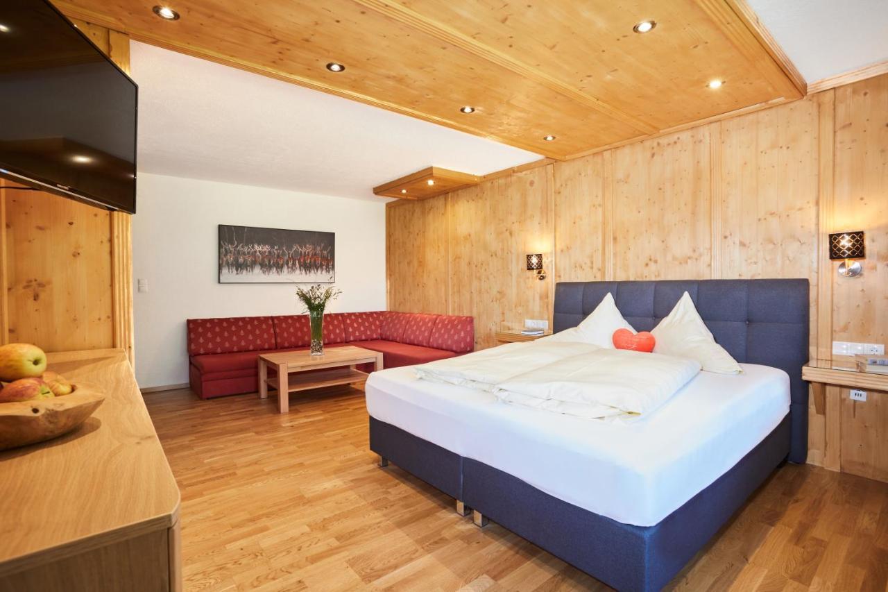 Hotel Hubertushof - Ihr Hotel Mit Herz Leutasch Room photo