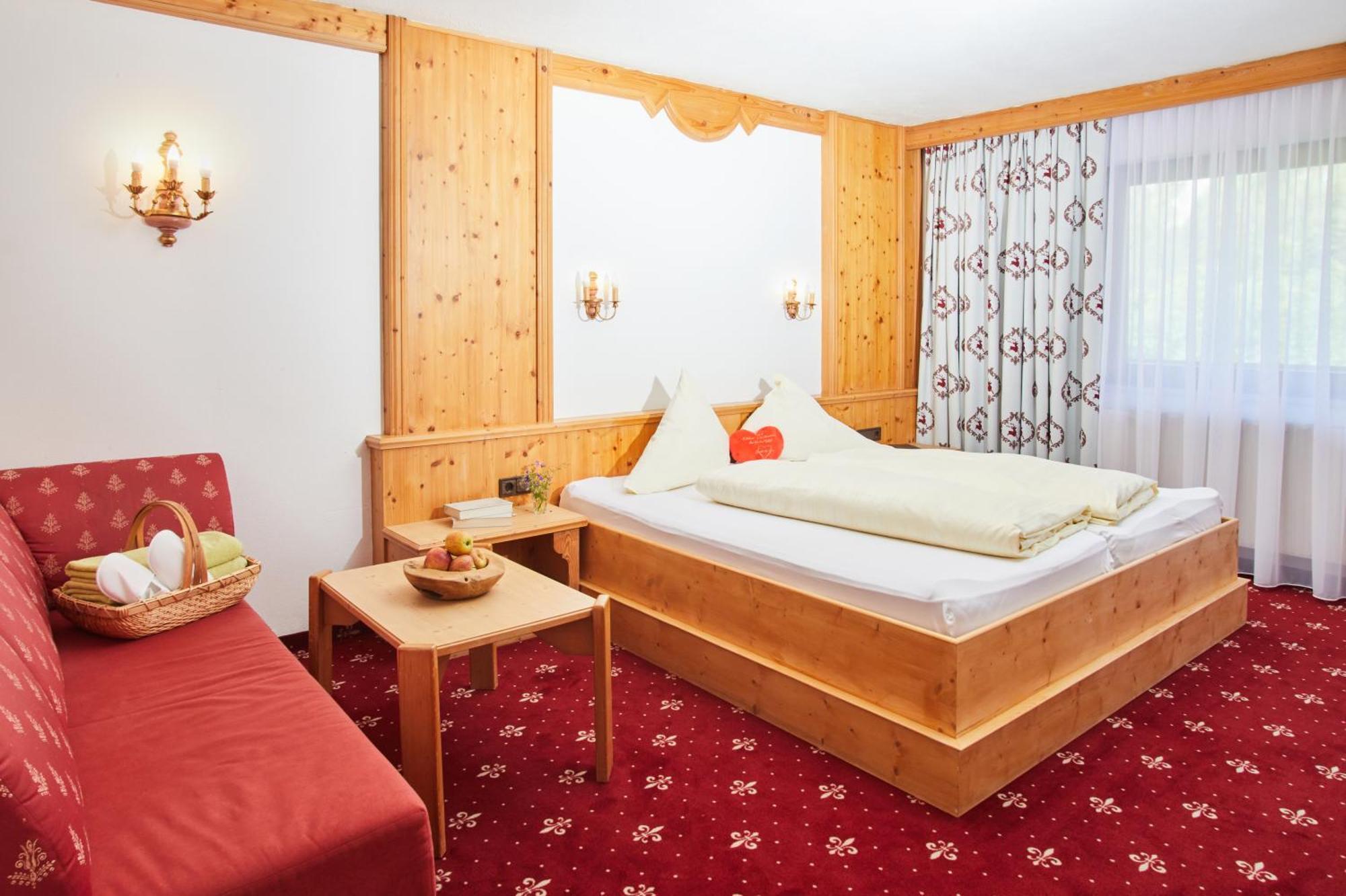 Hotel Hubertushof - Ihr Hotel Mit Herz Leutasch Room photo