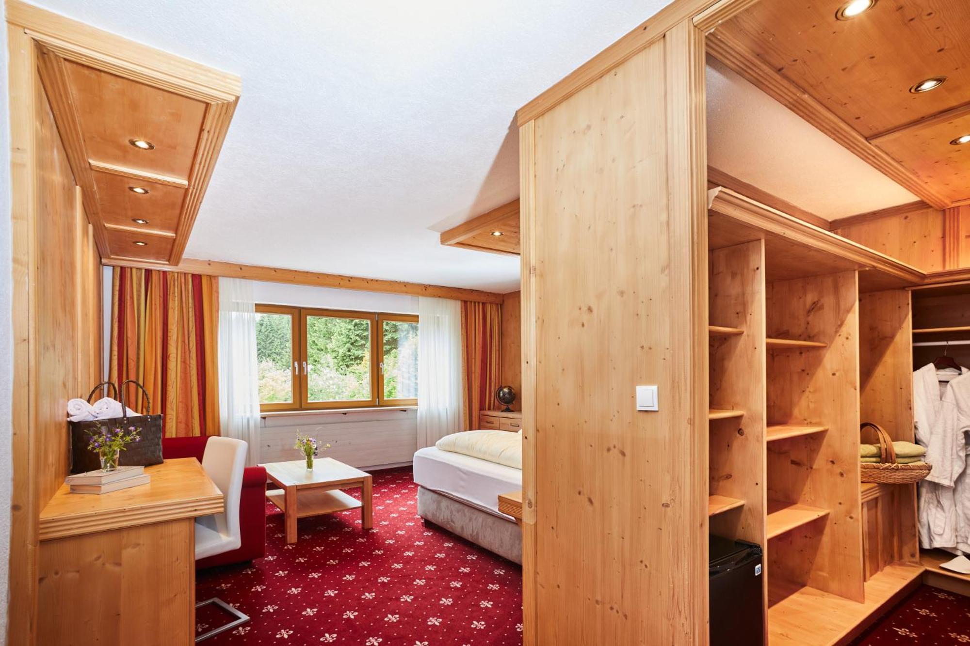 Hotel Hubertushof - Ihr Hotel Mit Herz Leutasch Room photo