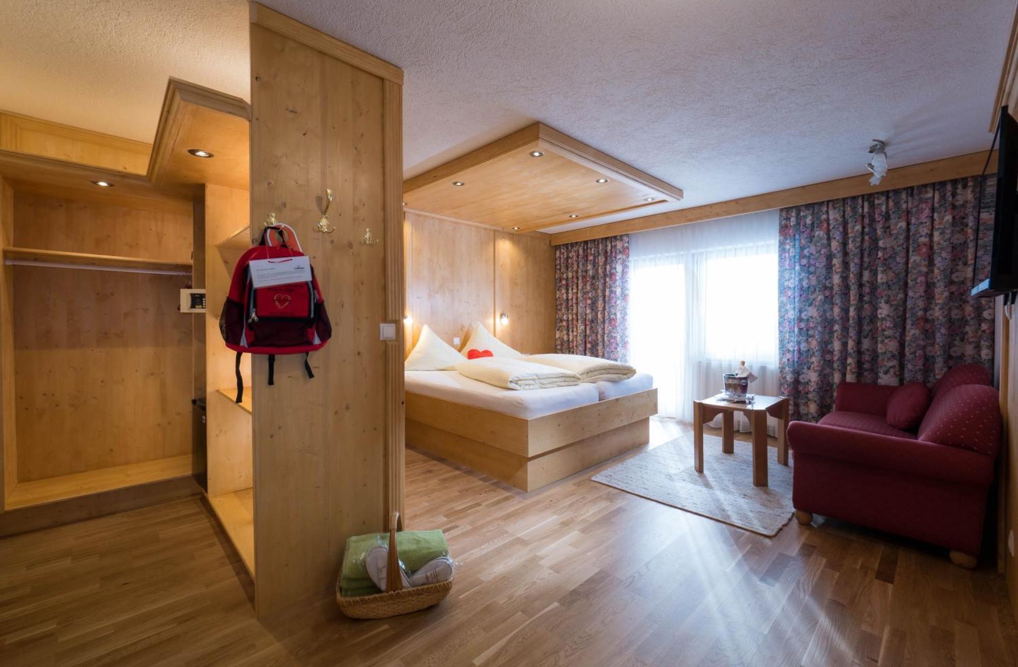 Hotel Hubertushof - Ihr Hotel Mit Herz Leutasch Room photo