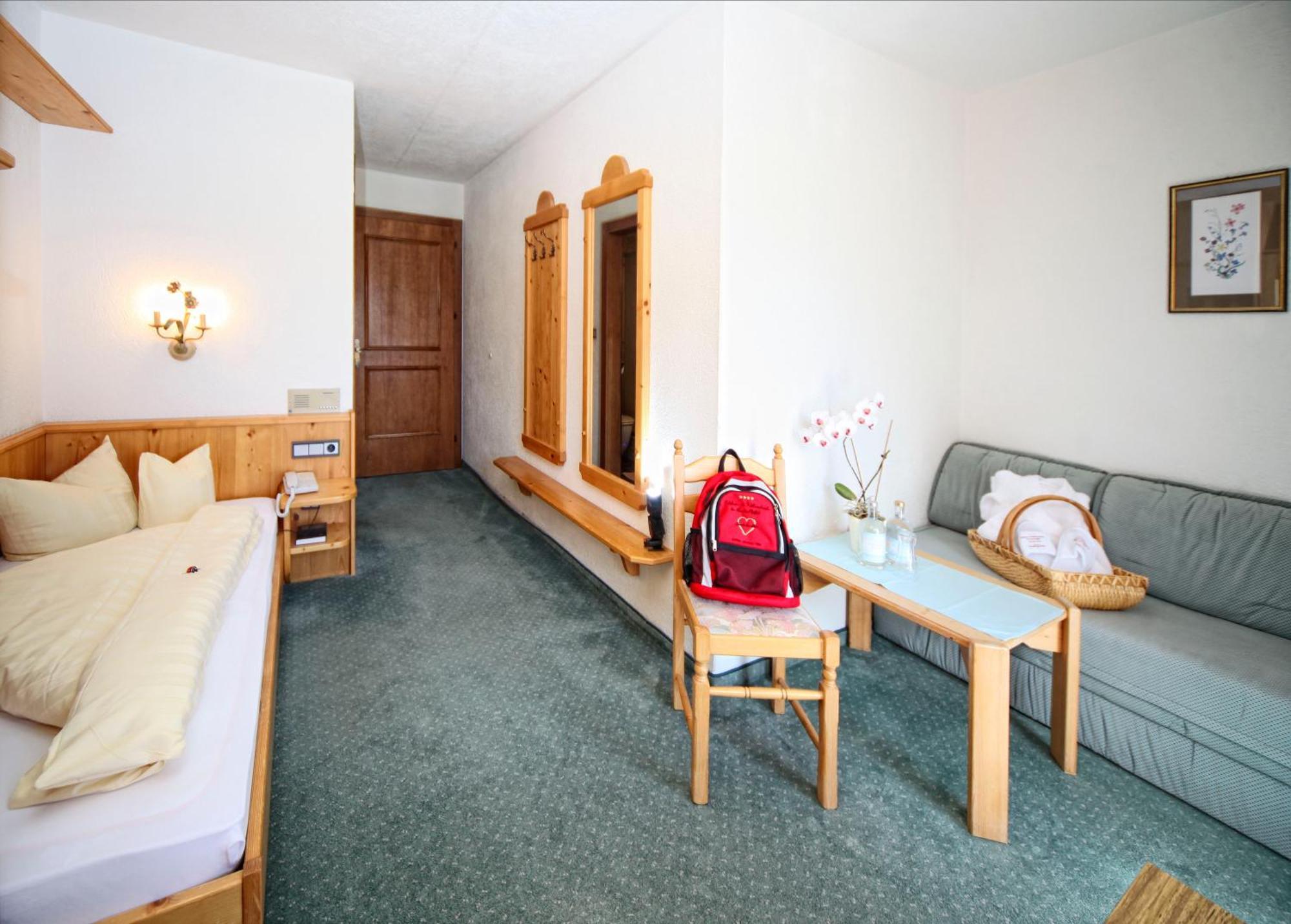 Hotel Hubertushof - Ihr Hotel Mit Herz Leutasch Room photo