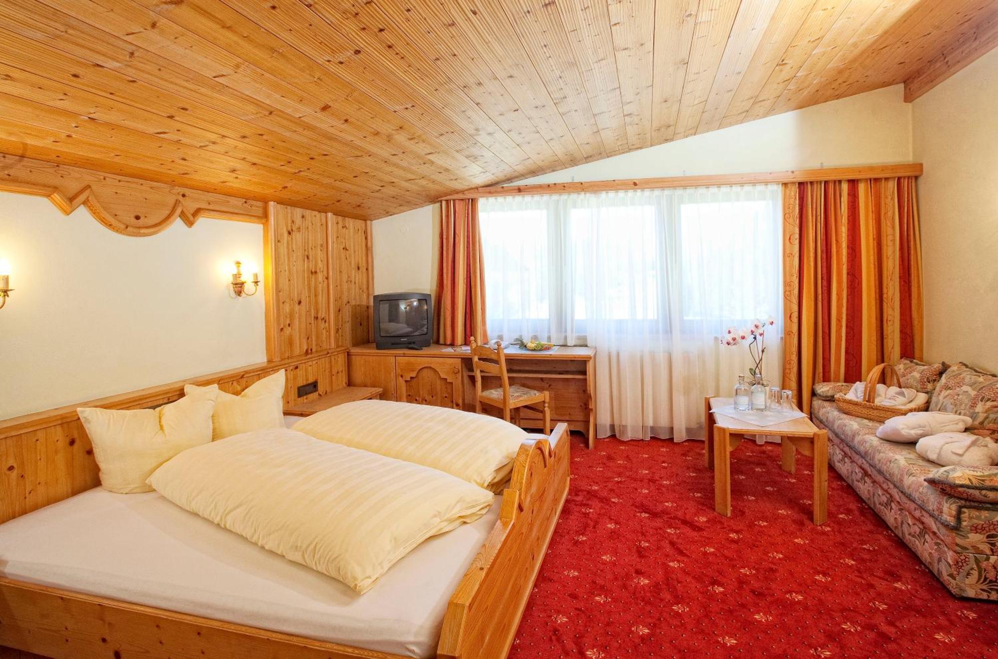 Hotel Hubertushof - Ihr Hotel Mit Herz Leutasch Room photo